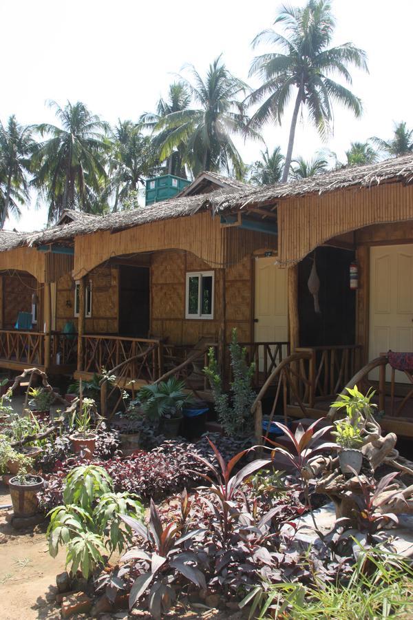 Soe Ko Ko Beach House y Restaurante Ngwesaung Exterior foto