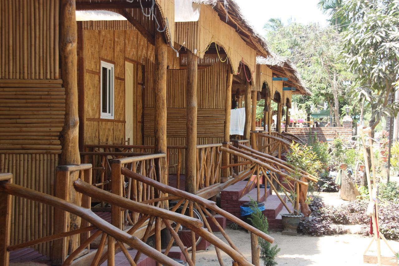 Soe Ko Ko Beach House y Restaurante Ngwesaung Exterior foto